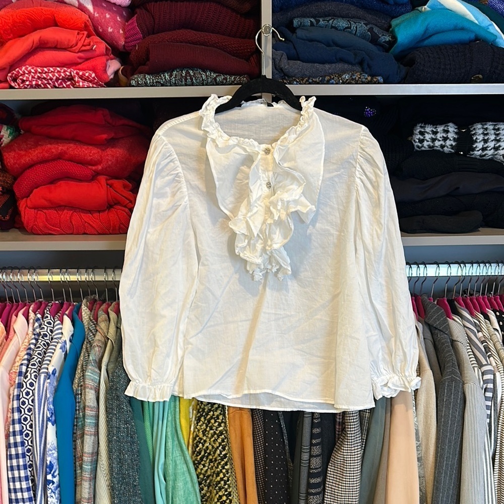 Zara white ruffled 4 crystal font button closure elastic cuffs blouse size M
